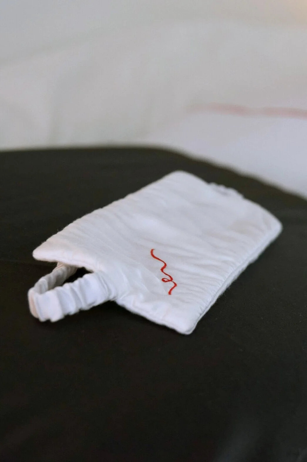 Vegan Silk Zen Eye Mask | White