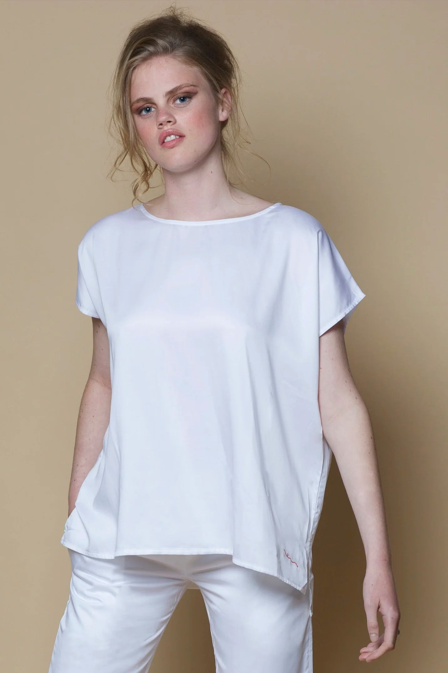 Haut poncho unisexe en soie végane