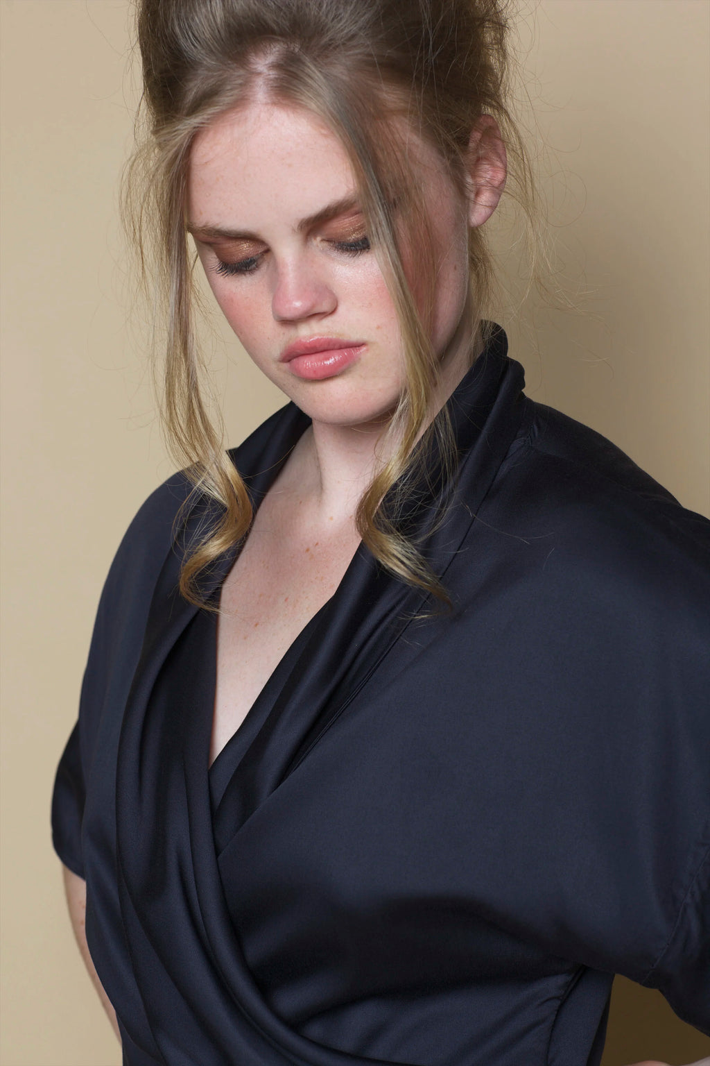 Chemisier portefeuille kimono en soie végétalienne